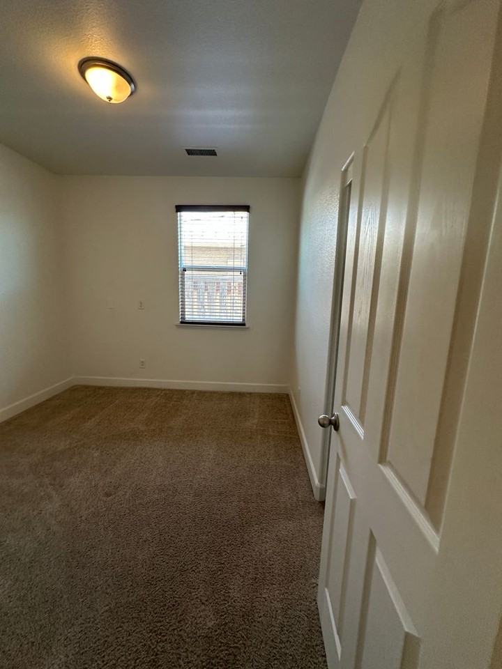 11690 Cervino Dr - Photo 6 of 15