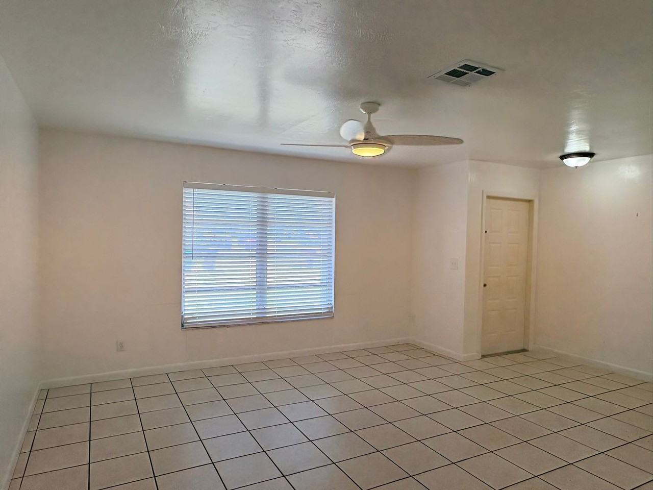 729 Sw 39th St - Photo 5 of 16