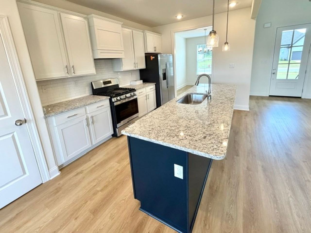 195 Hughetta St N - Photo 5 of 13