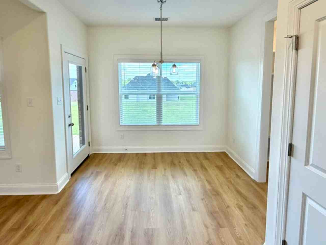195 Hughetta St N - Photo 6 of 13