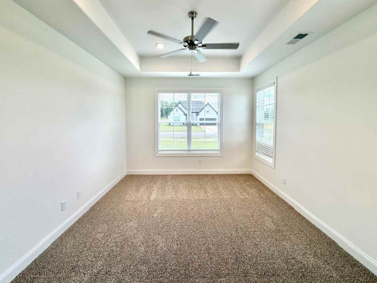 195 Hughetta St N - Photo 7 of 13