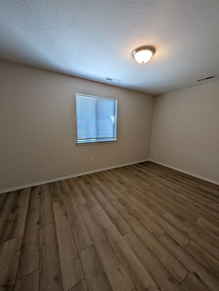 9348 Greenbrier Dr - Photo 4 of 5