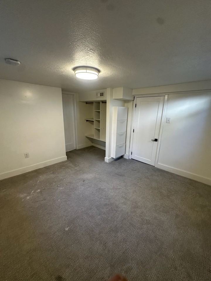 1638 E 3150 S - Photo 3 of 36