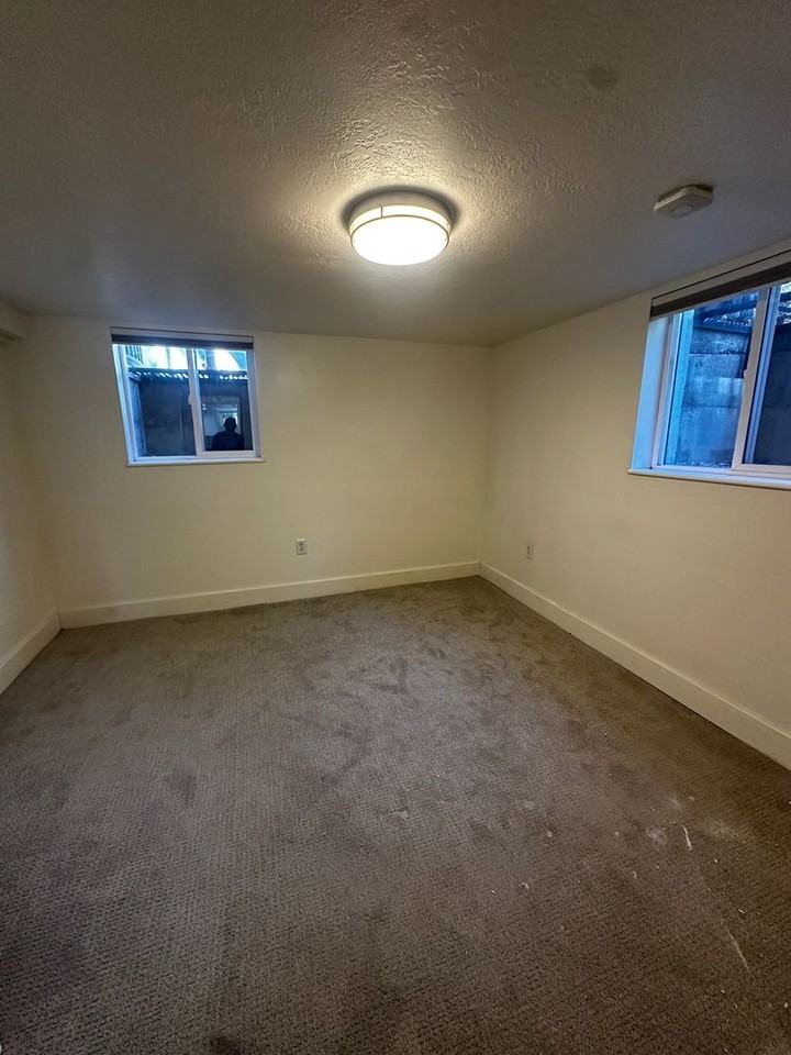 1638 E 3150 S - Photo 5 of 36