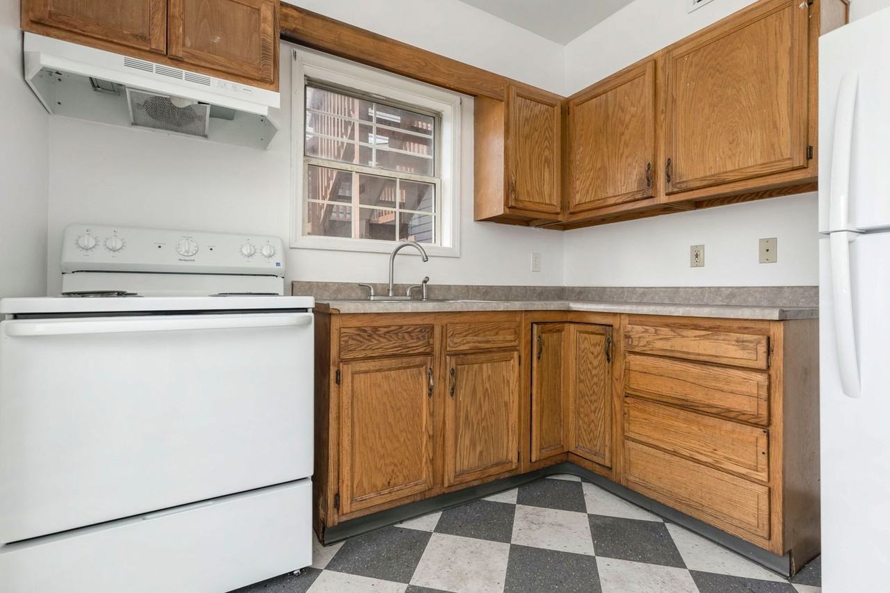 705 M St - Photo 3 of 14