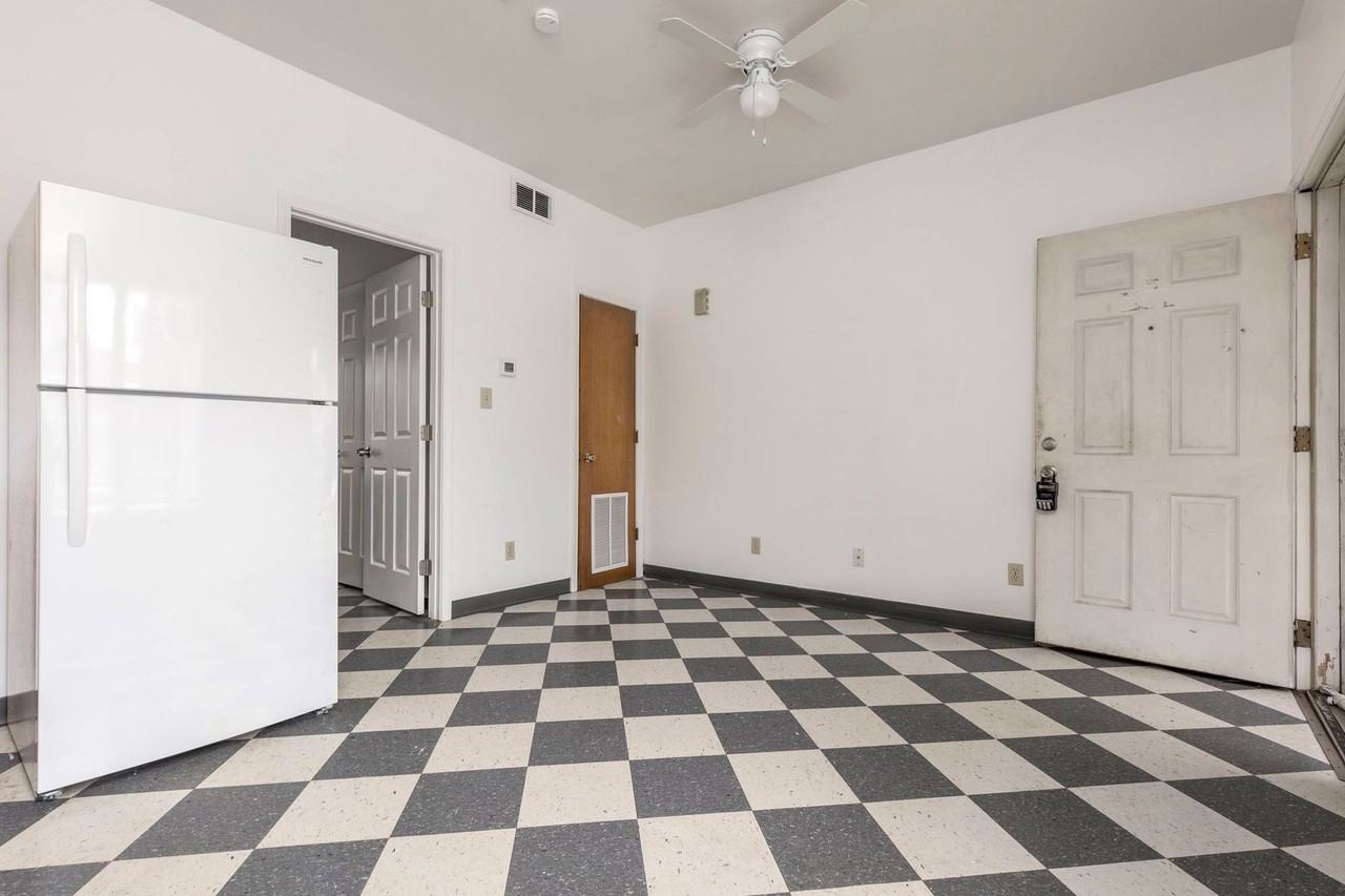 705 M St - Photo 4 of 14
