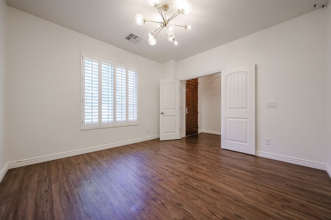2744 E Donato Dr - Photo 4 of 43