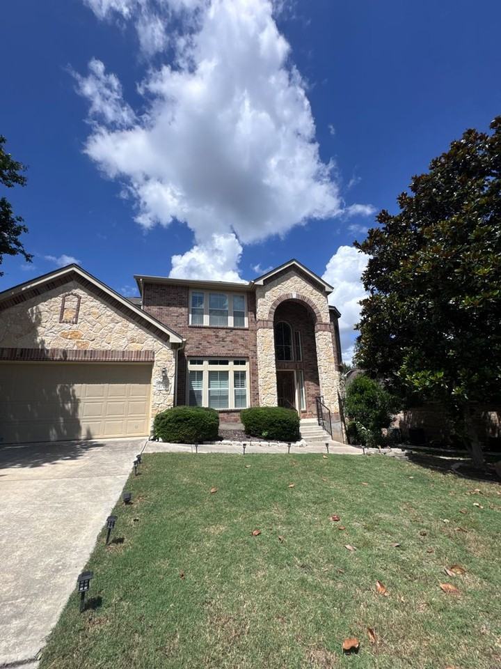 8707 Roswell Rdg - Photo 2 of 19