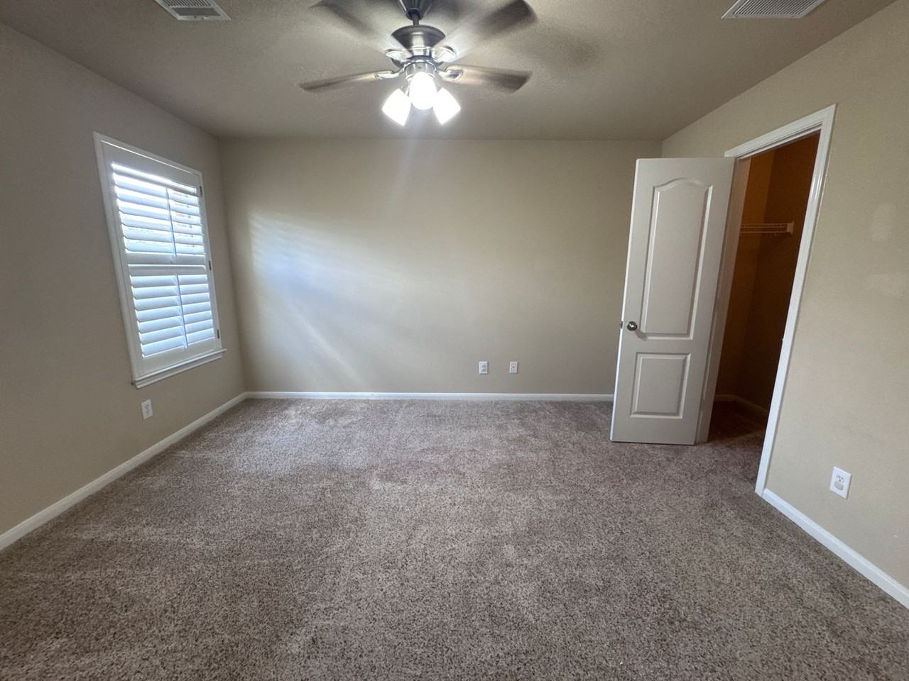 8707 Roswell Rdg - Photo 3 of 19