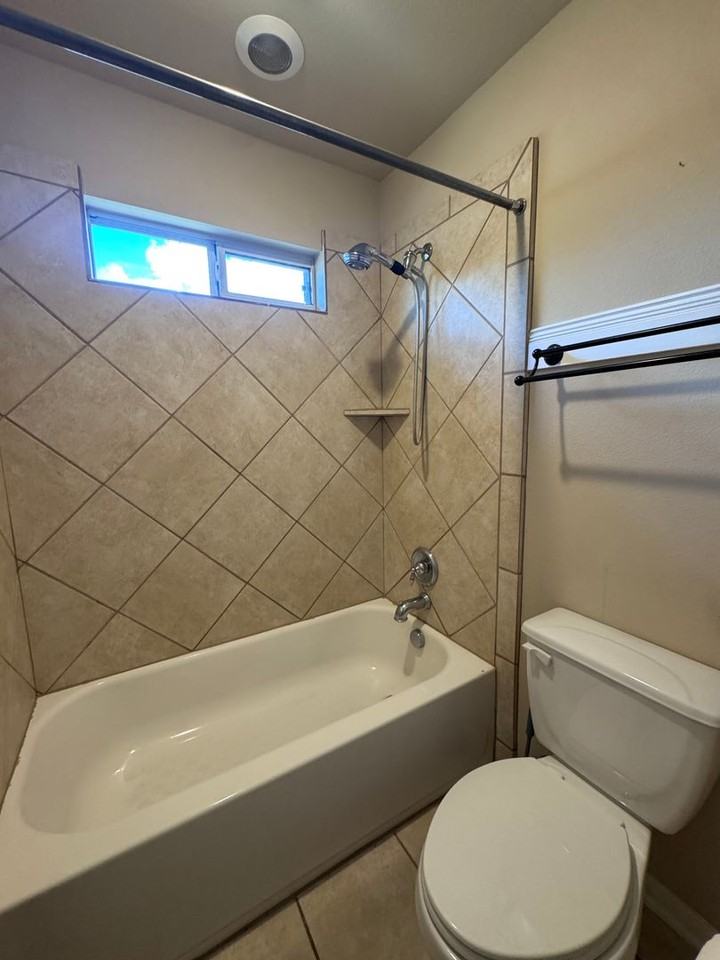 8707 Roswell Rdg - Photo 5 of 19