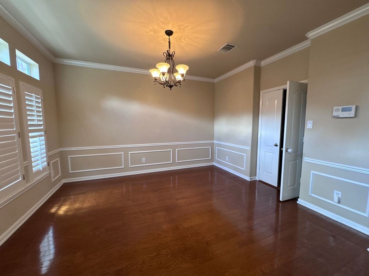 8707 Roswell Rdg - Photo 7 of 19