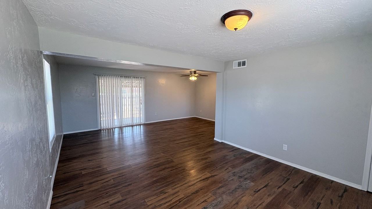 305 Swinging Spear Rd - Photo 3 of 16