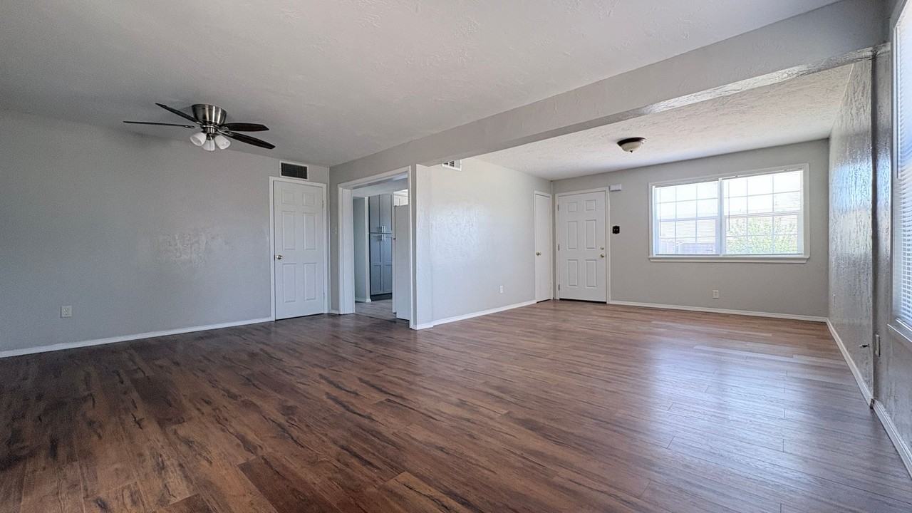 305 Swinging Spear Rd - Photo 4 of 16