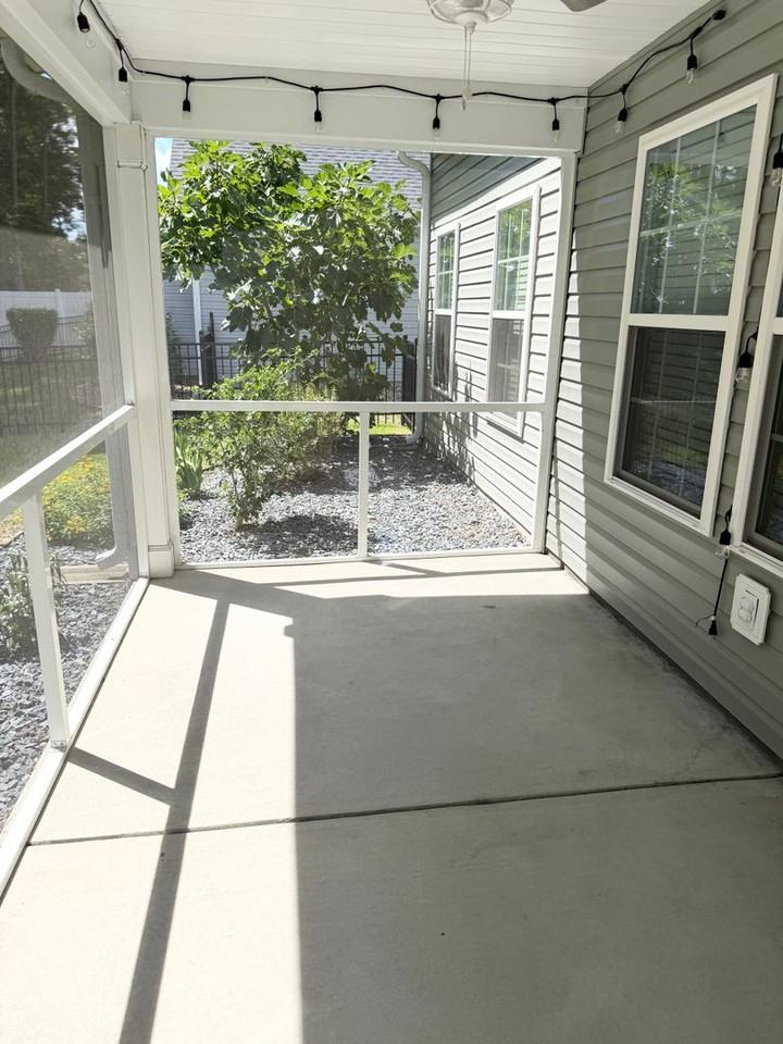 3713 Park Pointe Ave - Photo 3 of 44