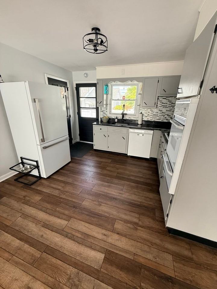 1530 Cottage Ave - Photo 5 of 46