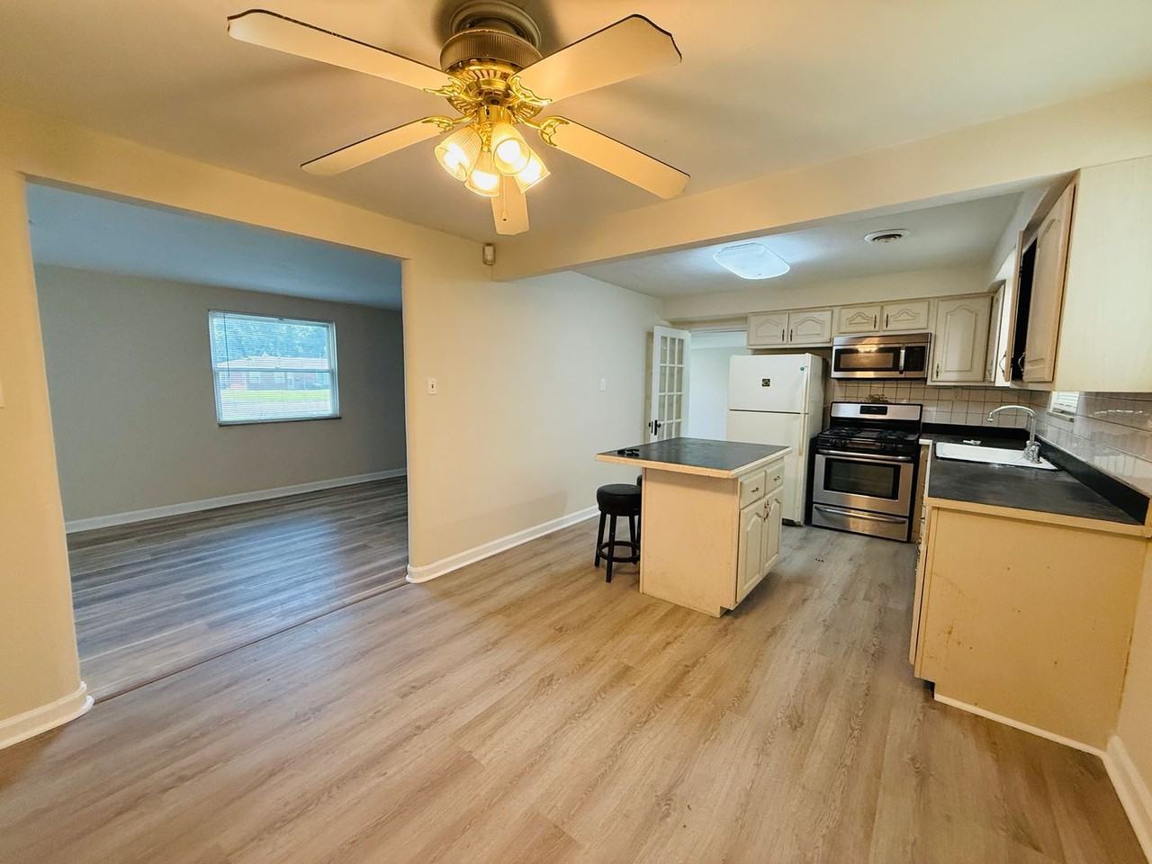 544 Thurston Ave - Photo 7 of 22