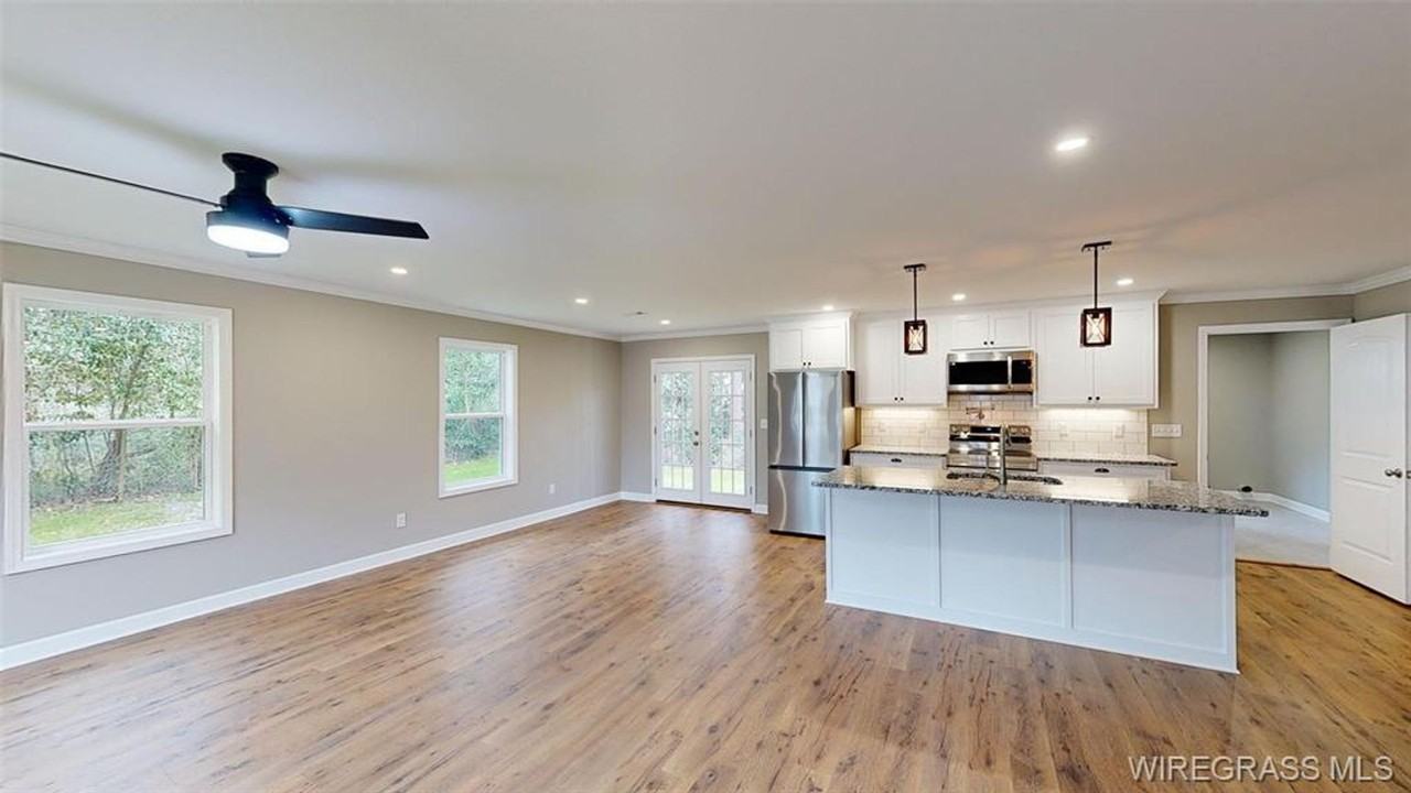 707 Simmons St - Photo 3 of 9