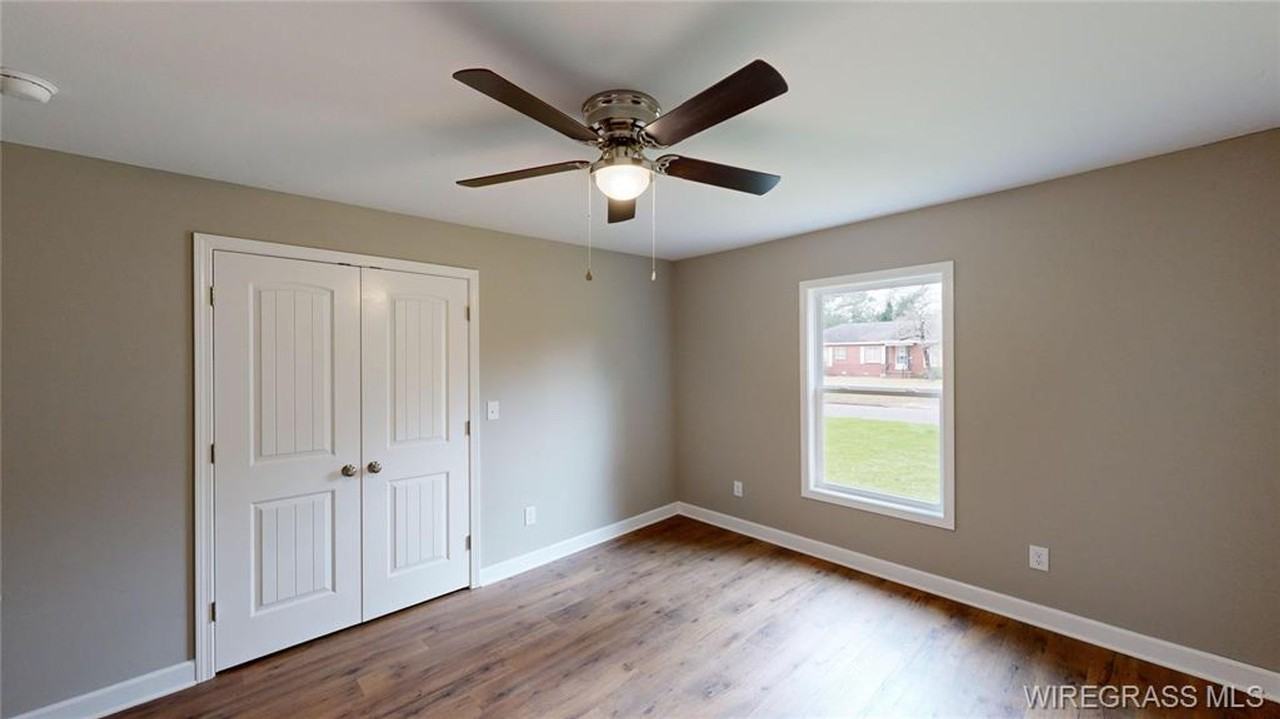 707 Simmons St - Photo 6 of 9