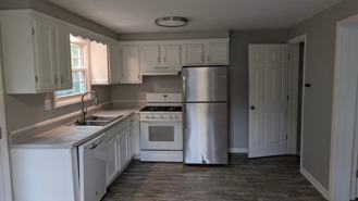 1468 Parkview Dr - Photo 1 of 1
