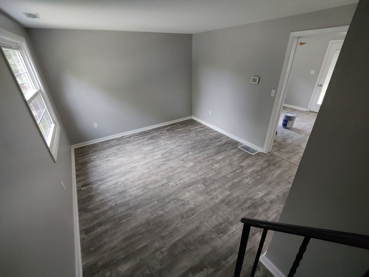 1468 Parkview Dr - Photo 4 of 6