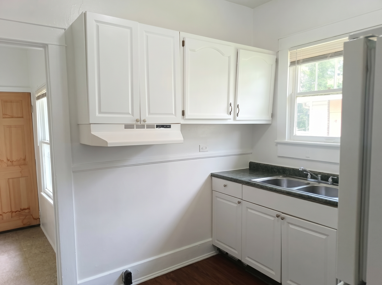 1313 4th Ter W - Photo 3 of 8