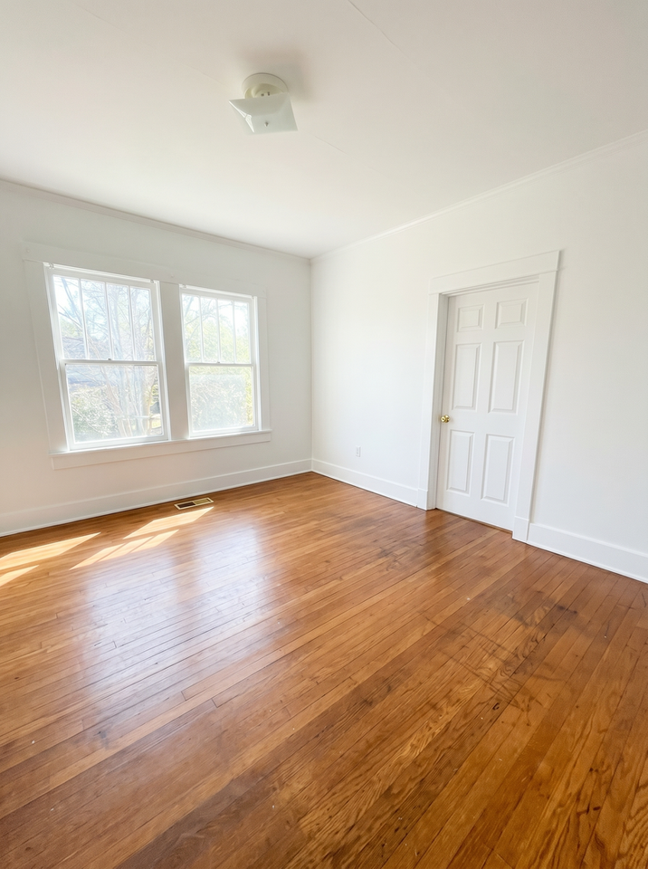 1313 4th Ter W - Photo 6 of 8