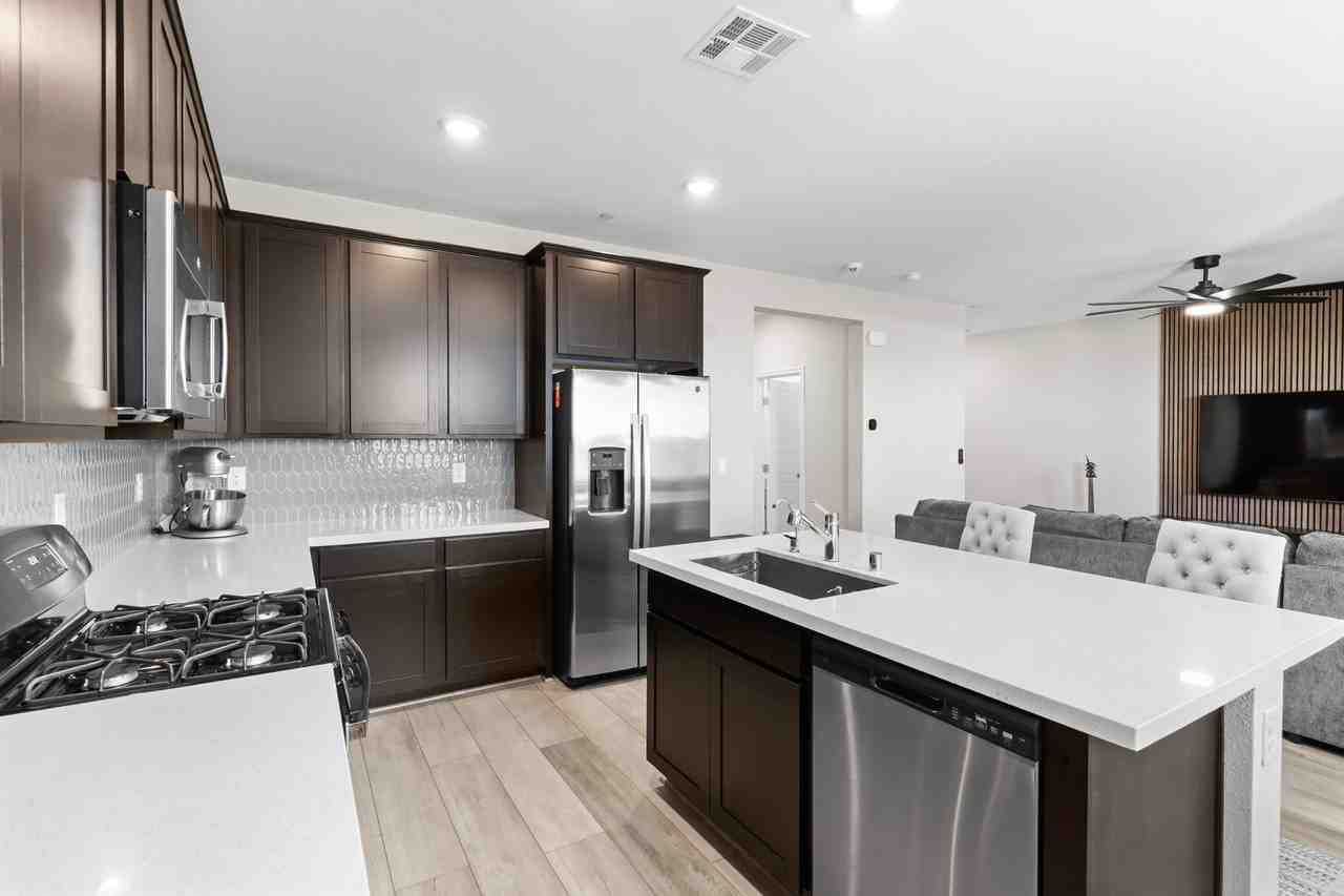 3300 Viola Hills Ave - Photo 3 of 31