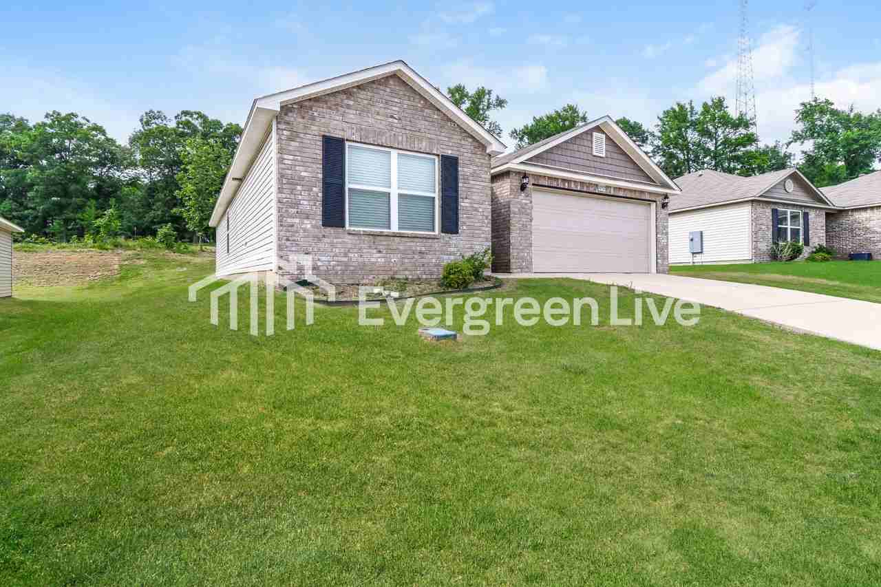 1092 Huntington Dr - Photo 2 of 15