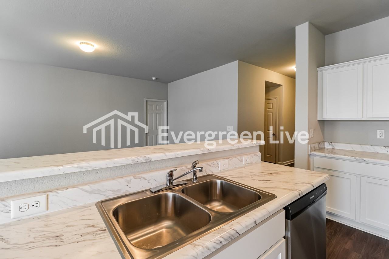 3057 Emerald Park Trl - Photo 3 of 15