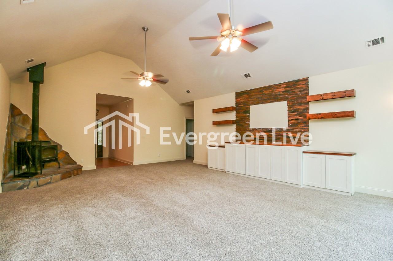 533 Wynn Rd - Photo 2 of 15
