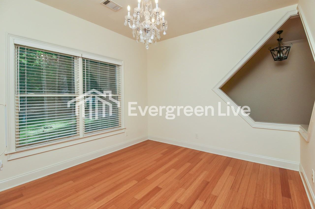 533 Wynn Rd - Photo 4 of 15