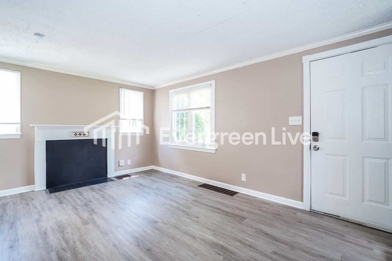 582 Elizabeth Ave - Photo 3 of 15