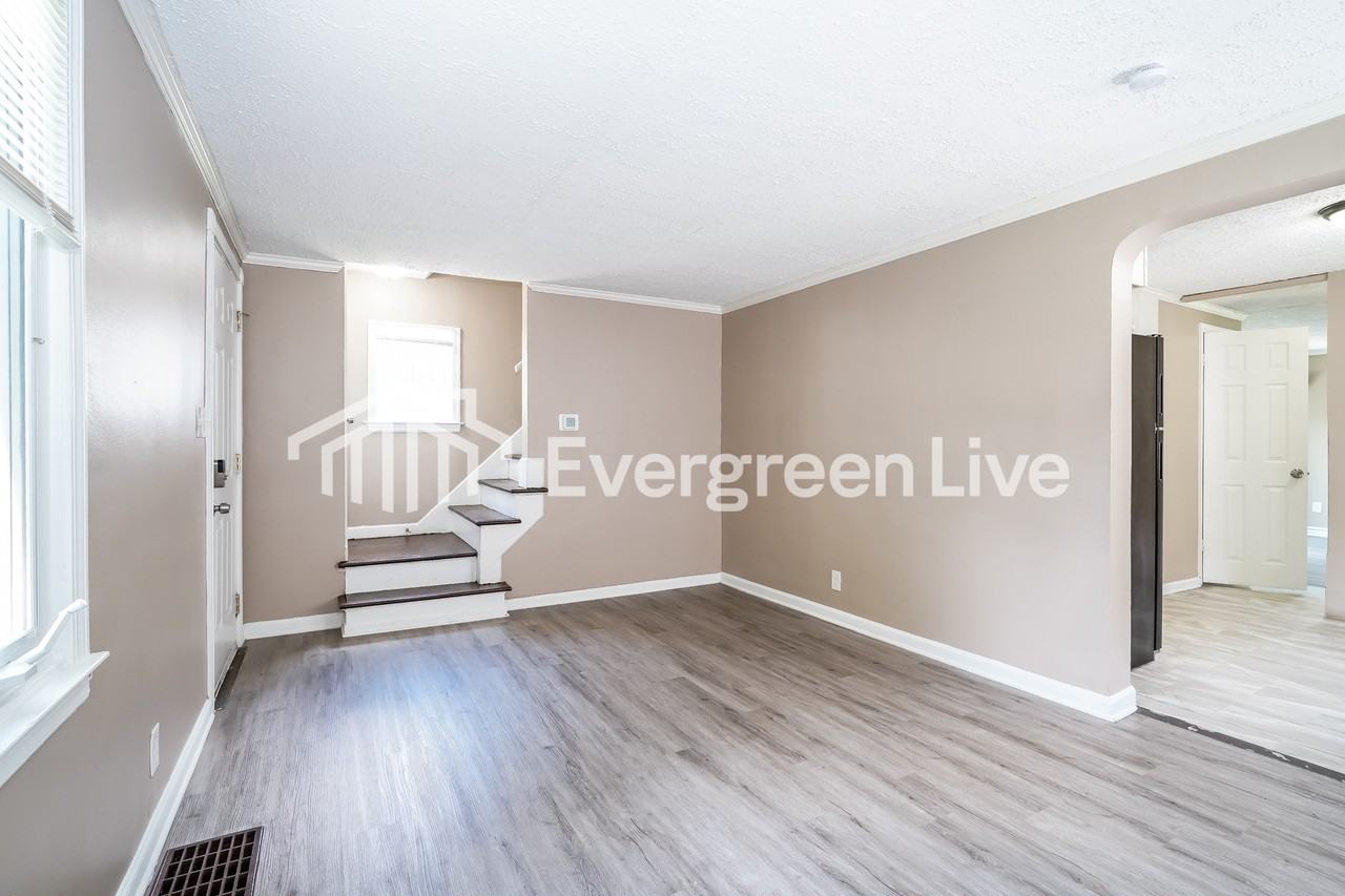 582 Elizabeth Ave - Photo 5 of 15