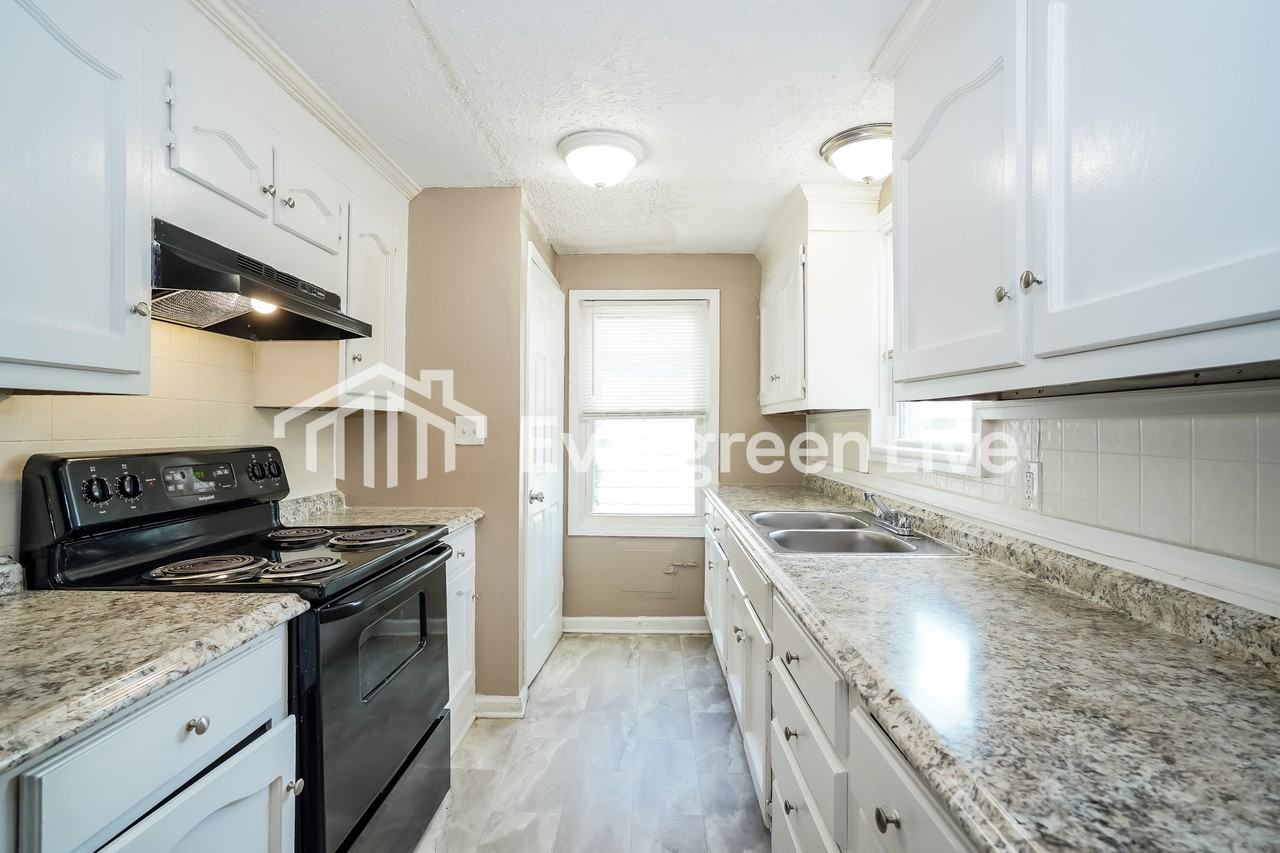 582 Elizabeth Ave - Photo 6 of 15