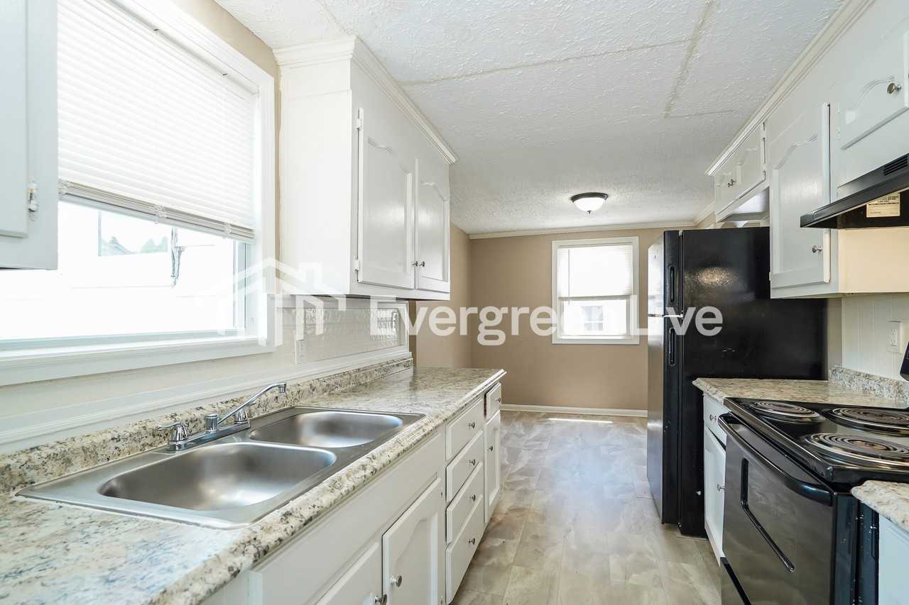 582 Elizabeth Ave - Photo 7 of 15