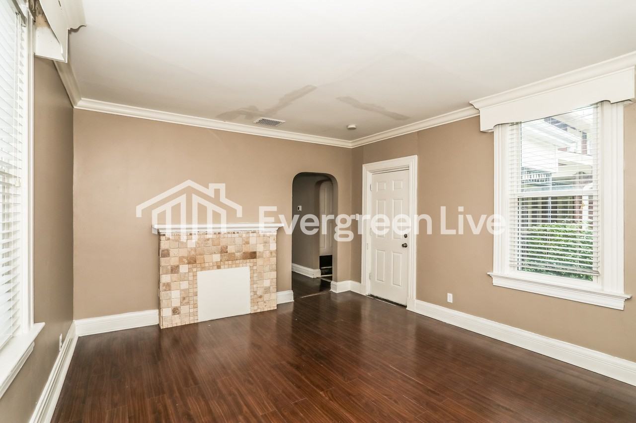 7612 Elizabeth St - Photo 3 of 15