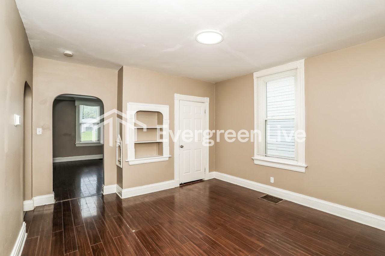 7612 Elizabeth St - Photo 5 of 15
