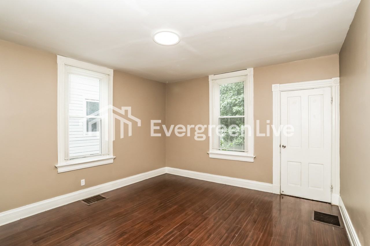 7612 Elizabeth St - Photo 6 of 15