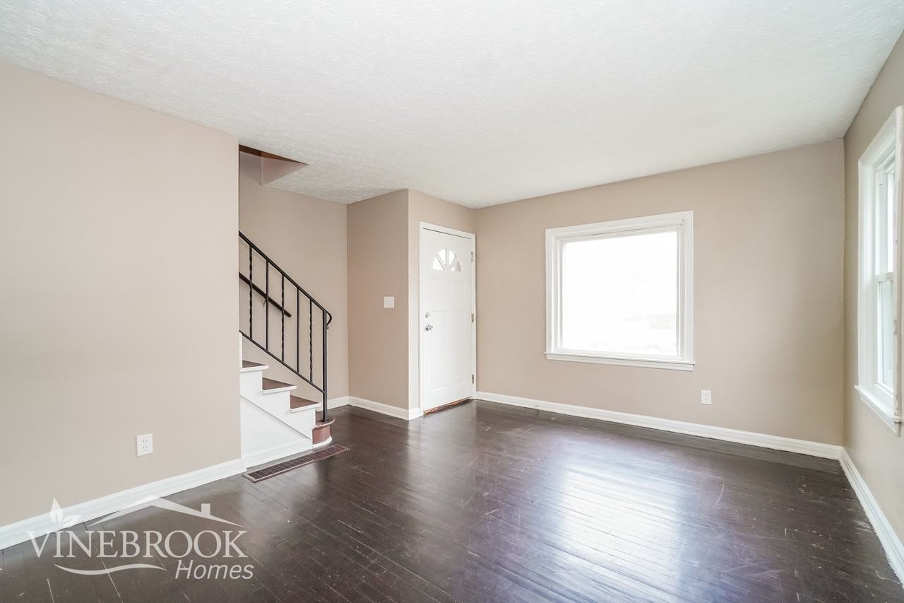 2460 Vendome Dr - Photo 3 of 15