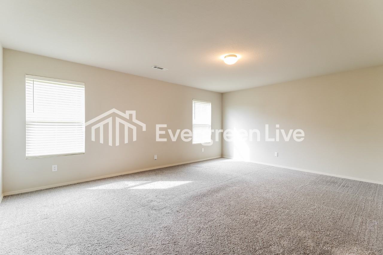 1088 Huntington Dr - Photo 7 of 15