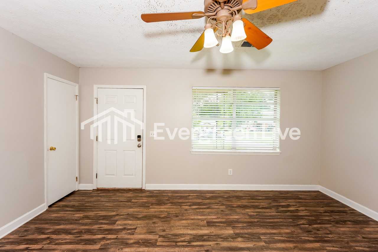 106 Meadowgreen Rd - Photo 2 of 15