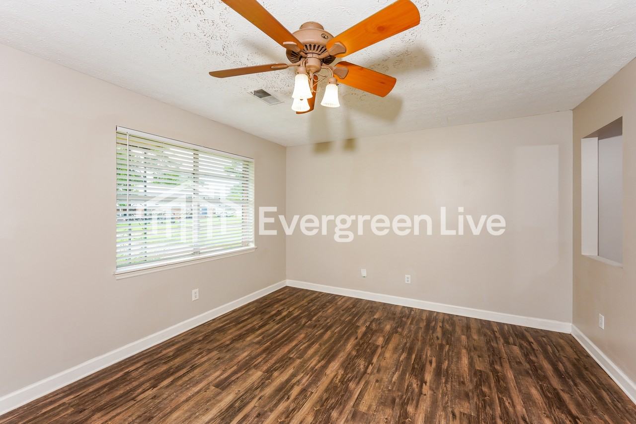 106 Meadowgreen Rd - Photo 3 of 15