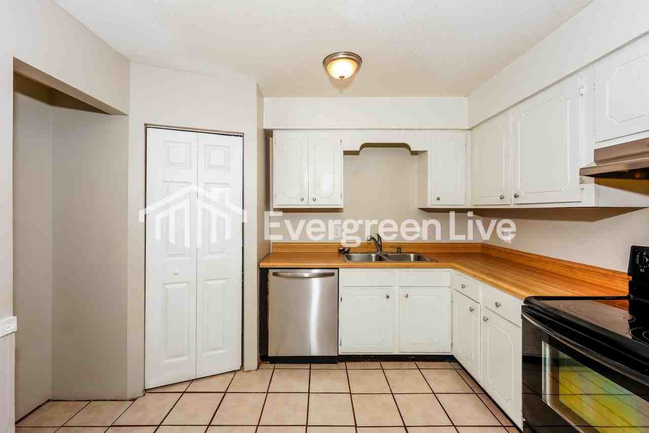 106 Meadowgreen Rd - Photo 5 of 15