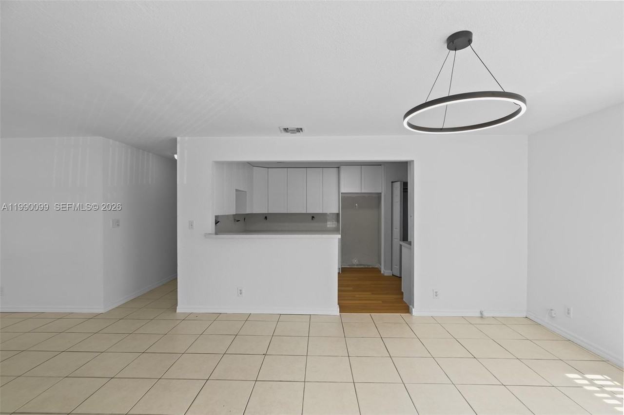 841 Northwest 10th Street - Photo 2 of 17