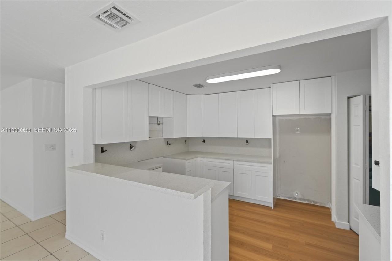 841 Northwest 10th Street - Photo 5 of 17