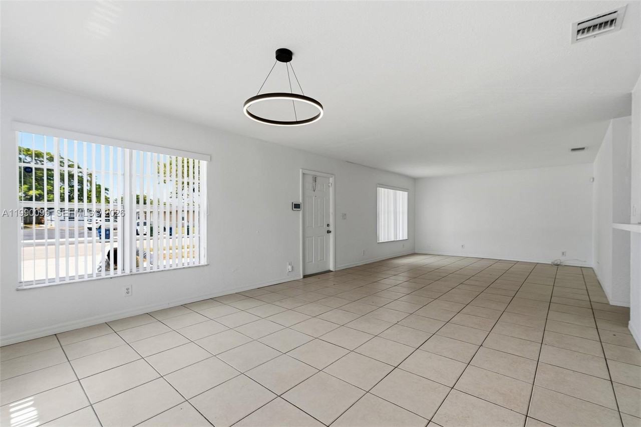 841 Northwest 10th Street - Photo 6 of 17