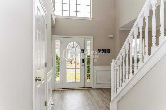 515 Gonzaga Cir - Photo 3 of 19