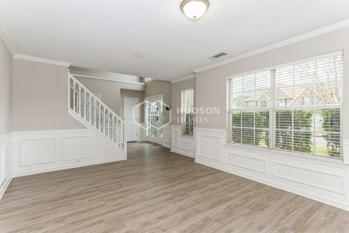 515 Gonzaga Cir - Photo 4 of 19
