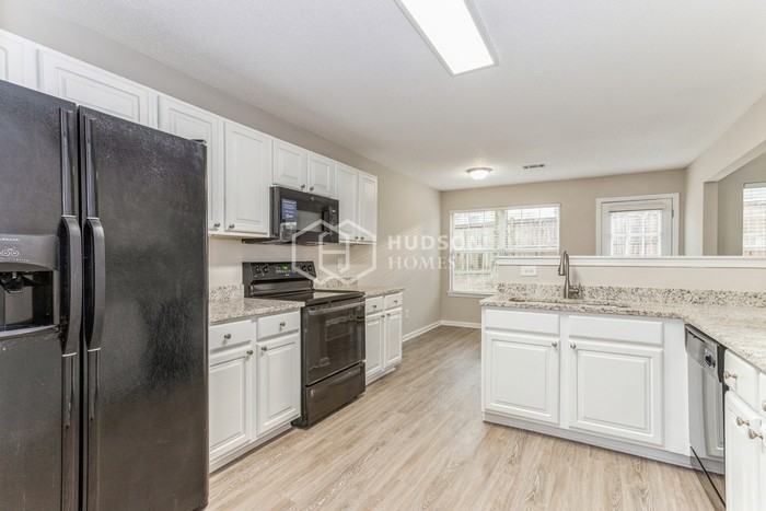 515 Gonzaga Cir - Photo 5 of 19
