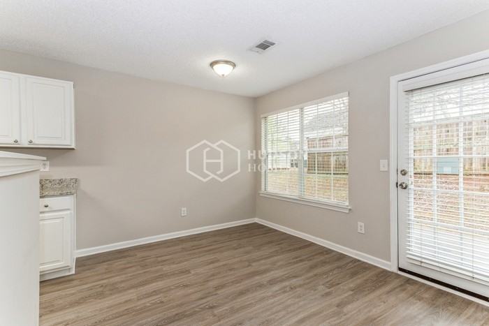 515 Gonzaga Cir - Photo 6 of 19